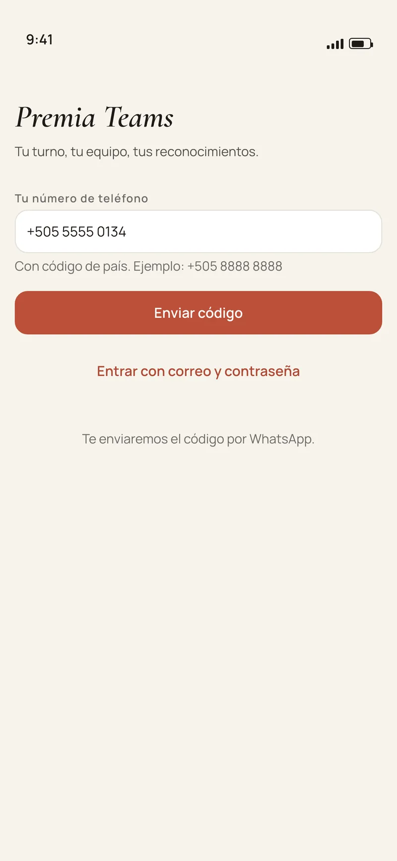 Pantalla de entrada de la app Premia Teams: se entra con el número de teléfono y un código, sin contraseña