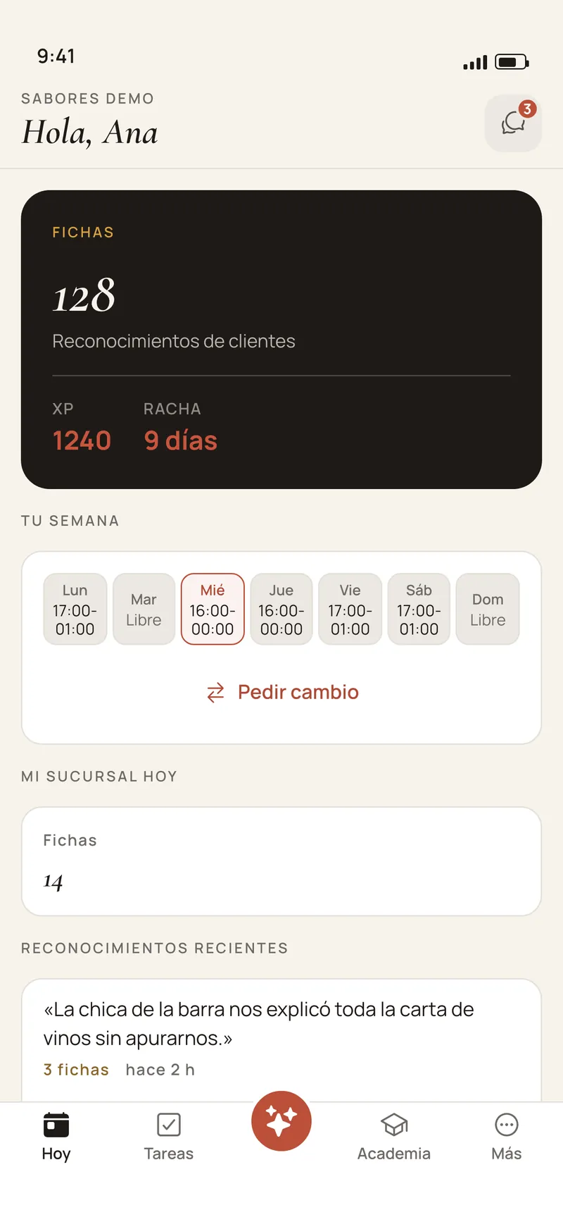 Pantalla Hoy de la app Premia Teams, vista de personal: sus fichas, experiencia y racha, su semana de turnos con el botón para pedir un cambio y los reconocimientos recientes