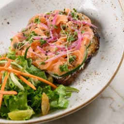 Tostada de Salmón
