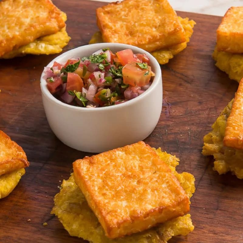 Tostones con Queso