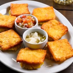 Tostones con queso